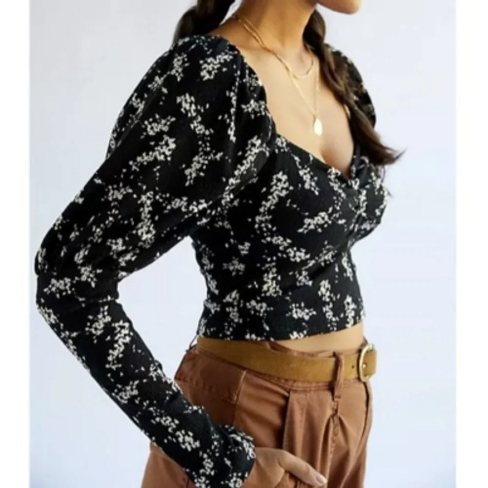 Anthropologie Blouse XS Black Floral Sweetheart Puff Sleeve Twist Front Romantic